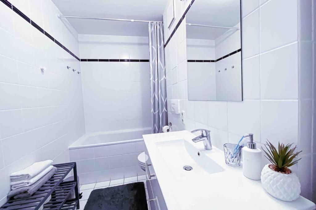 Luxury Home Cinema 2R Apt + Balcony / 65M² Leipzig Exterior foto